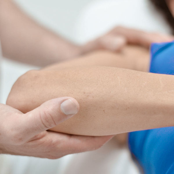 Behandlung Ischias am Arm in der Praxis für Orthopädie Dr. Gero Lenk Sonthofen